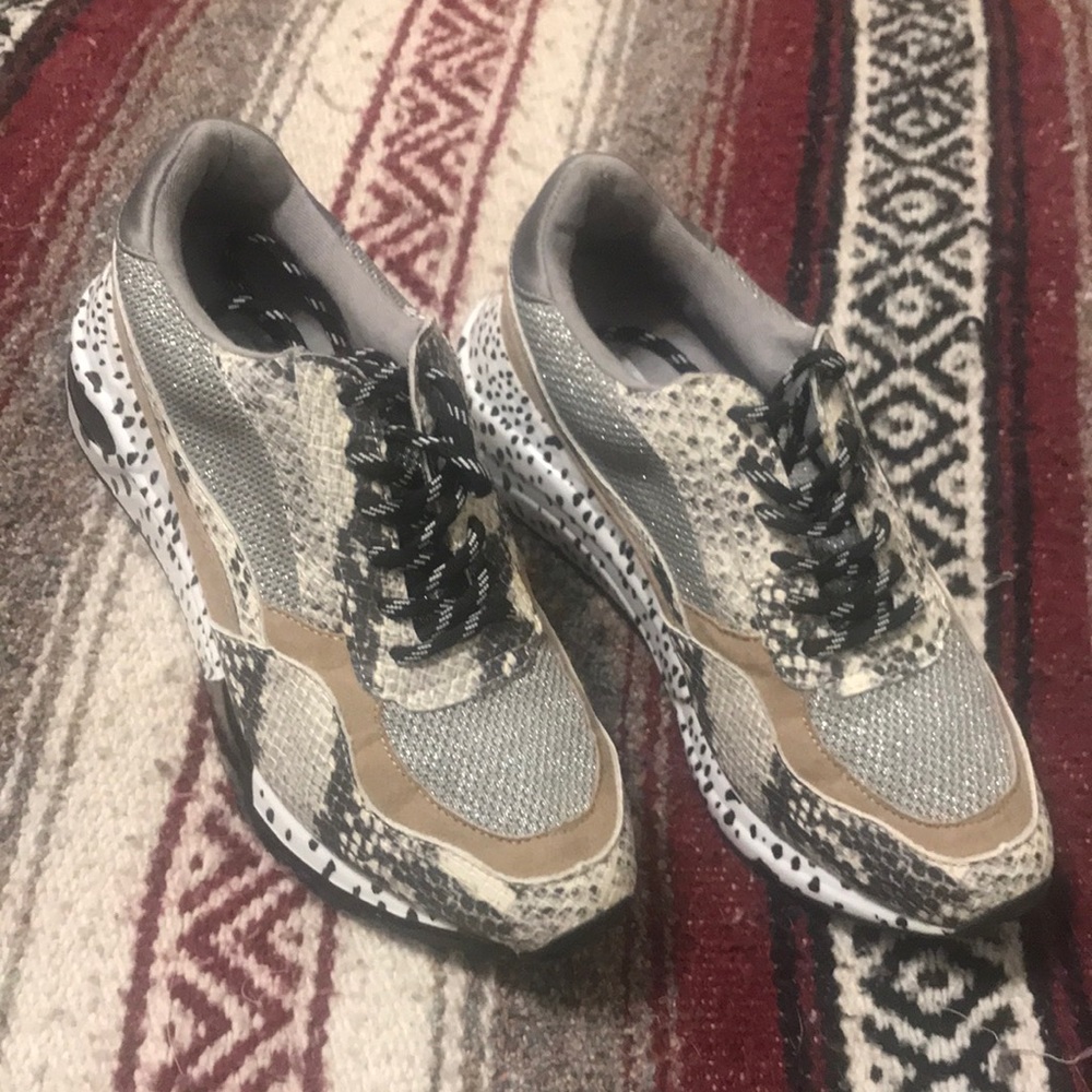 NWOT Steve Madden Cliff Sneakers